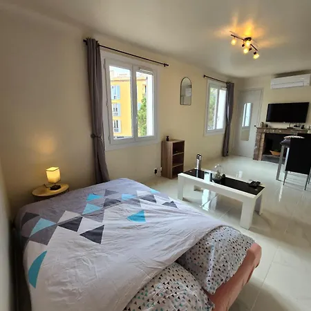 Celli L Near Port & Ac L Shellter Apartment *