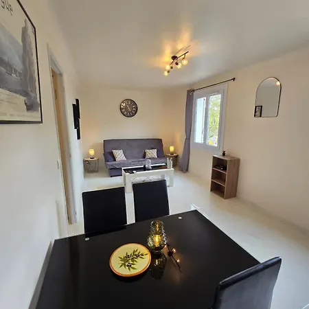 Celli L Near Port & Ac L Shellter * 圣特罗佩