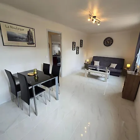 Celli L Near Port & Ac L Shellter 公寓